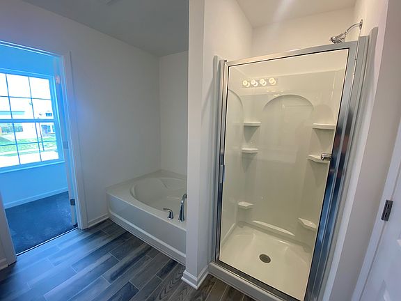 5th image of 3216 Sand Walk Dr