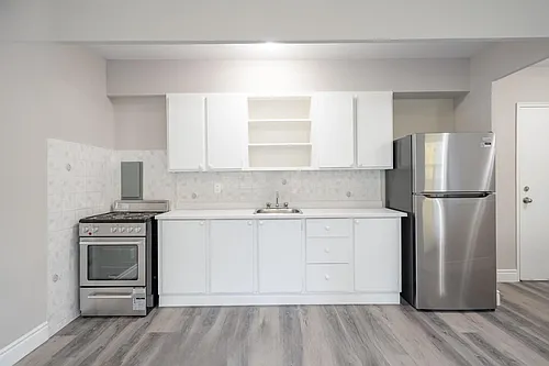 468 Ottawa St N Photo 1