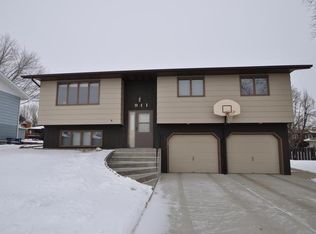 911 E Turnpike Ave, Bismarck, ND 58501