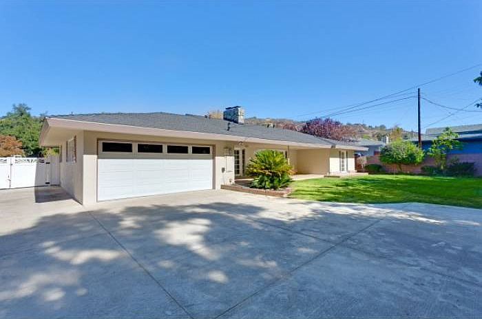 1st image of 660 Smoketree Dr