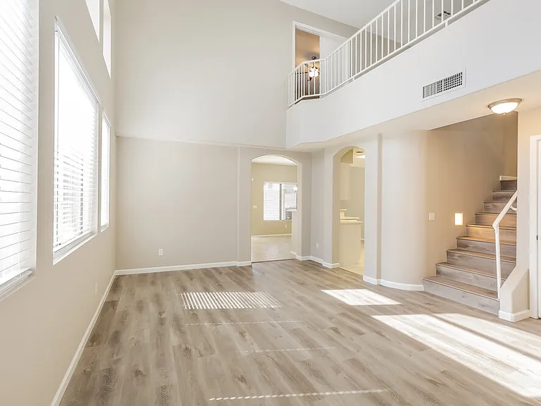 763 E Whitten St — Photo 4