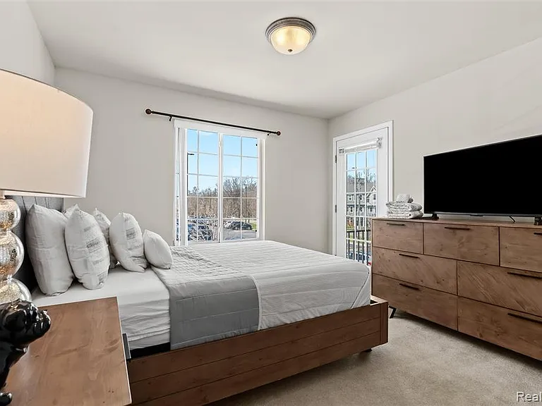 17 N Squirrel Rd — Photo 36