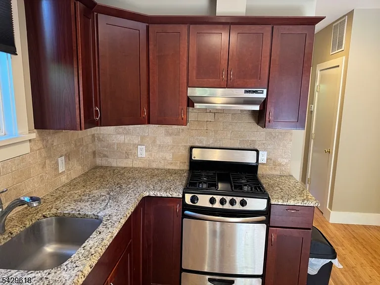 18 Sayre St #1L — Photo 6