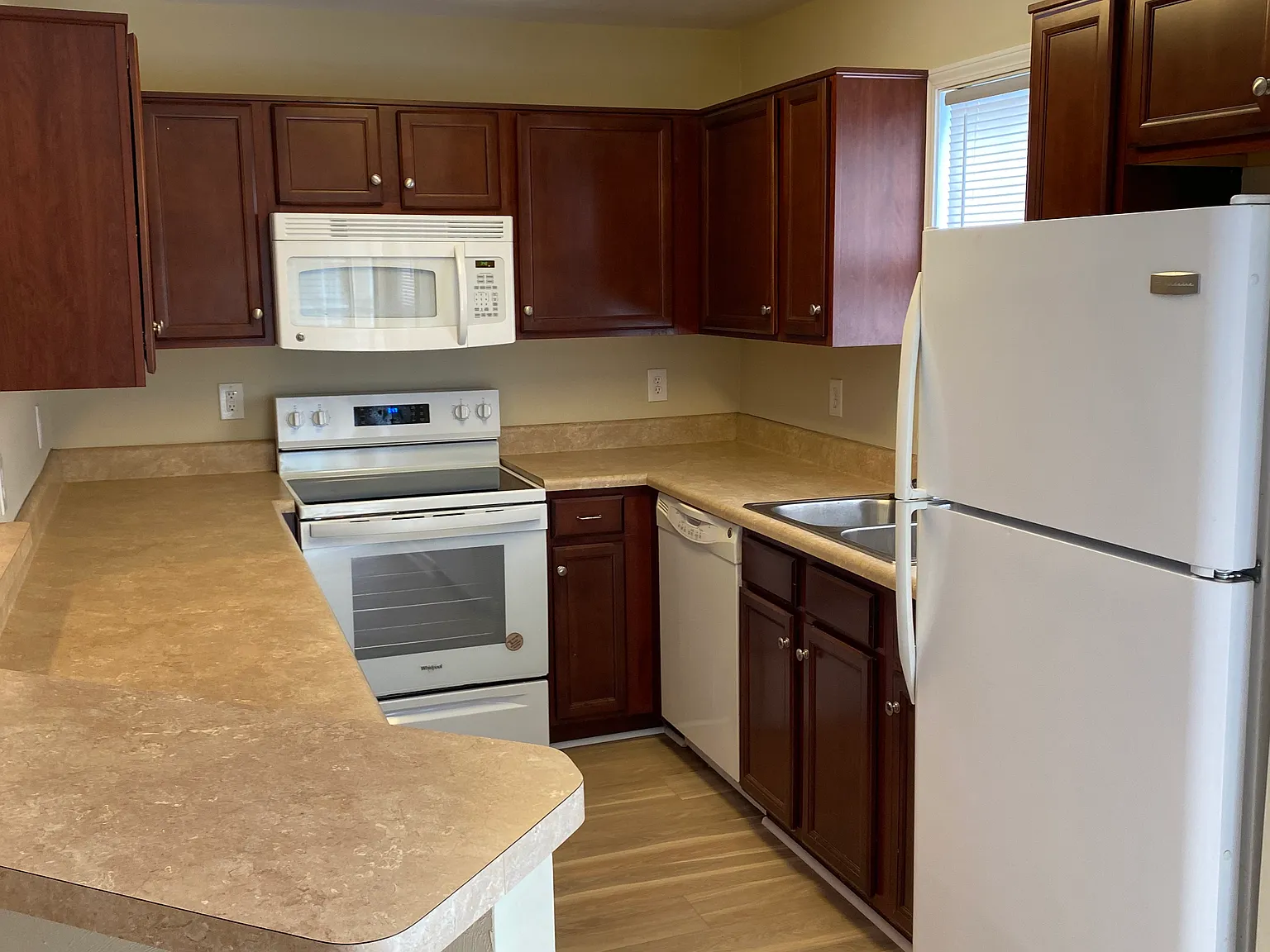2 bed, 1.5 bath, 1150 sqft, $1,425 — Photo 2