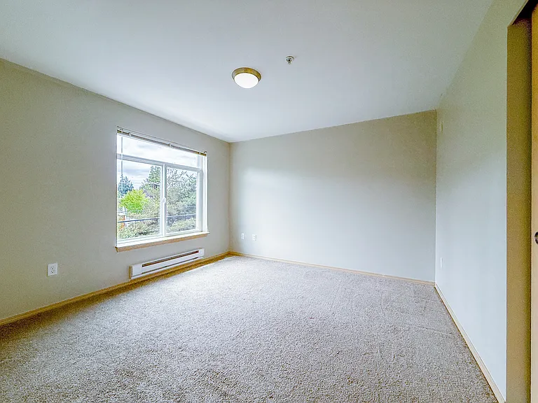 5200 Roosevelt Way NE #302 — Photo 12