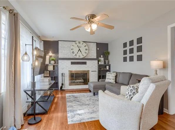 8904 W 81st St, Overland Park, KS 66204