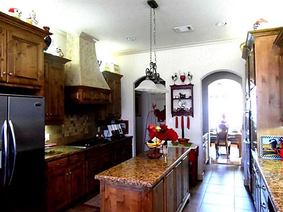 4th image of 1042 Falcon Creek Dr