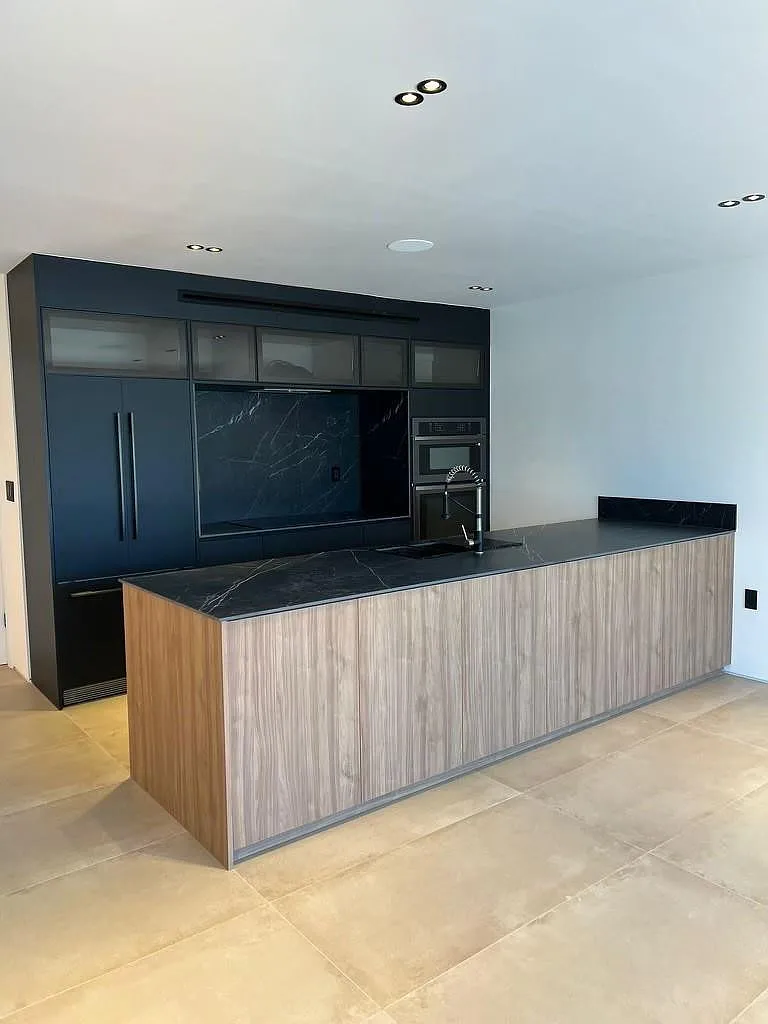 3 bed, 3.0 bath, 1600 sqft, $6,250 — Photo 3