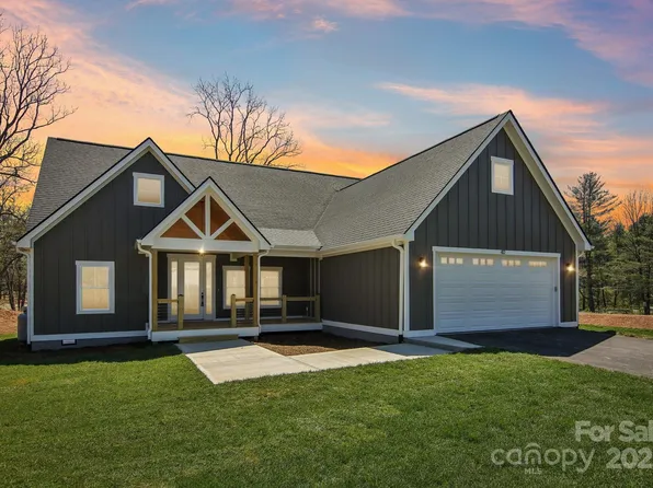 40 Haywood Park Dr, Hendersonville, NC 28791