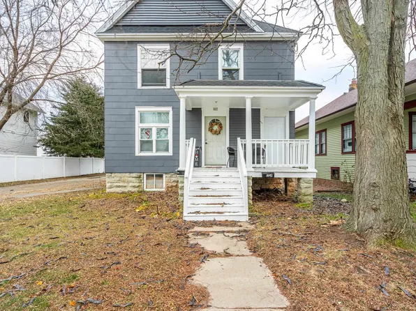 407 E Irving Ave, Oshkosh, WI 54901