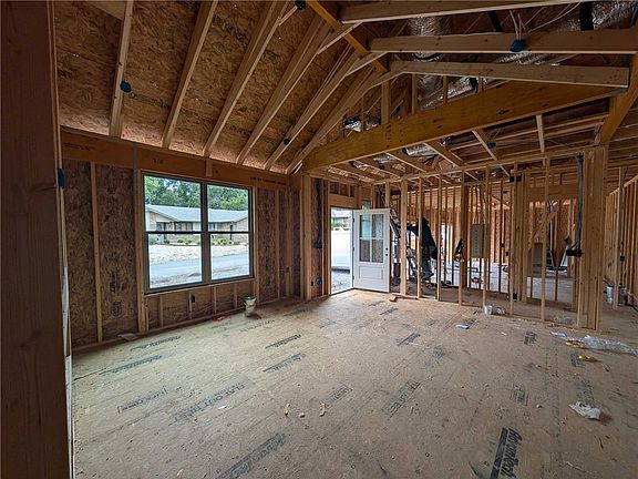 4th image of 11 Angus Ln