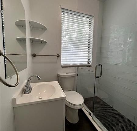 4th image of 1507 Meridian Ave #8