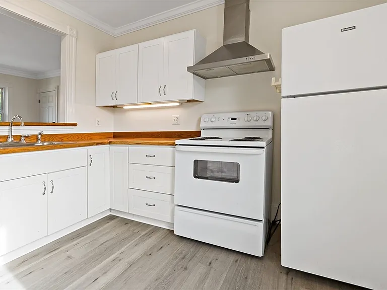 75 Washington St #2 — Photo 3