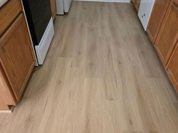 4th image of 217 Applewood Ct
