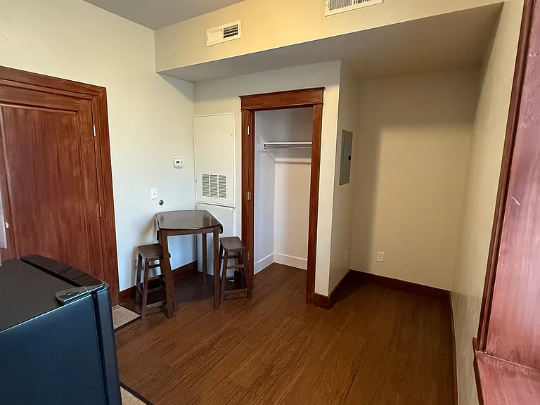 The Avalon House Apts — Photo 5
