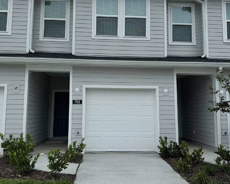 1st image of 701 Holly Lakes Dr