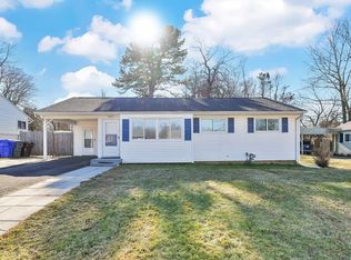 51 Broadleaf Ln, Enfield, CT 06082