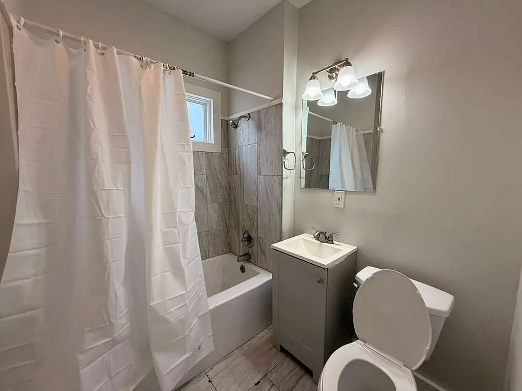 Building Photo - 162 Sheffield Ave #2B