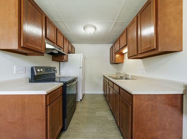 120 Locust Ln #32