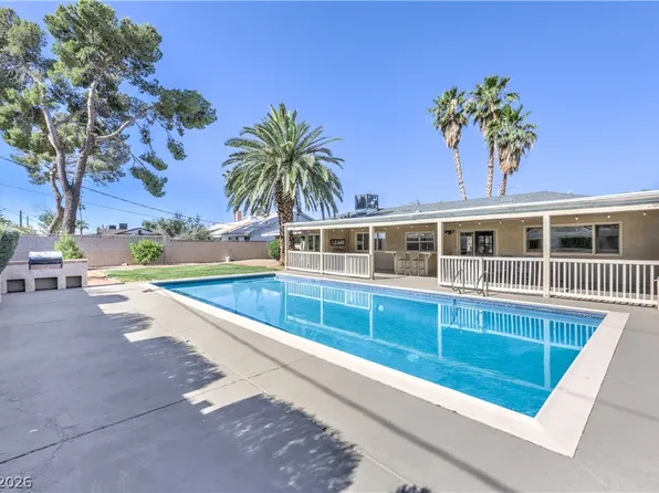 1916 Stonehaven Dr, Las Vegas, NV 89108