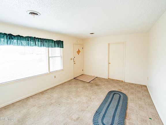 4th image of 200 Hawkins Ave