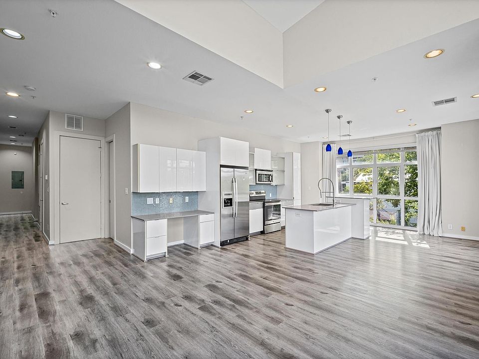 1st image of 207 Pierce St #305
