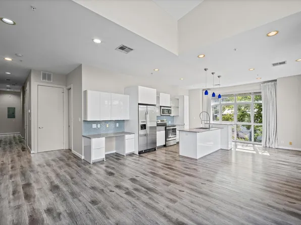 207 Pierce St #305, Houston, TX 77002