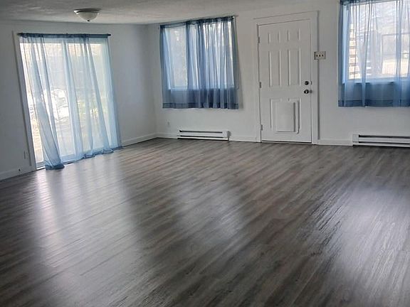 3rd image of 694 W Grand Ave