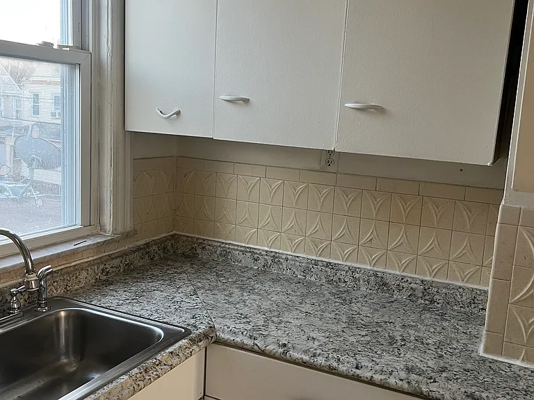 25 Arthur St #2 — Photo 8