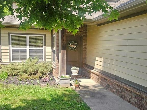 2nd image of 2637 N Sierra Ave