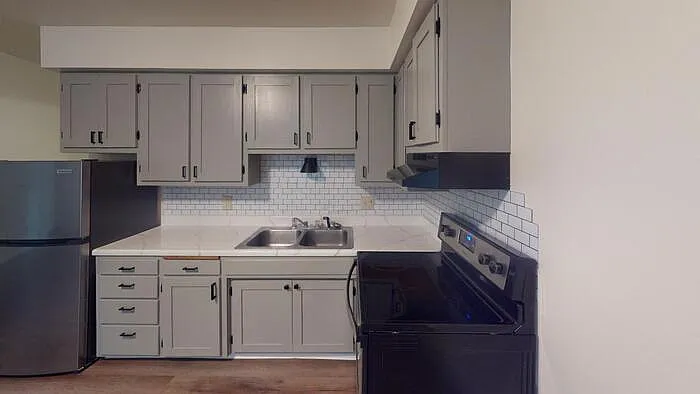 1 bed, 1.0 bath, $650 — Photo 2