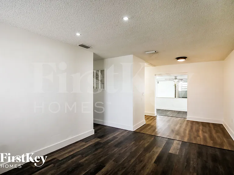 10020 SW 37th St — Photo 4