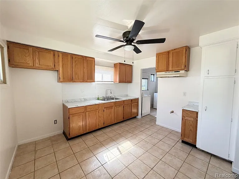 26225 Hopkins St — Photo 3