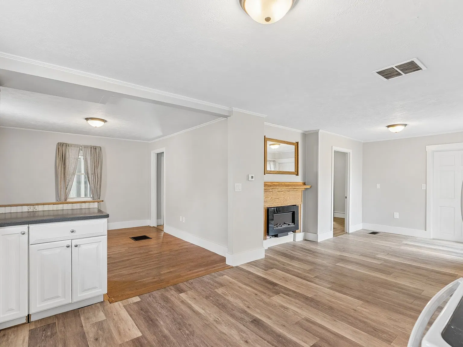 1572 Main St — Photo 3