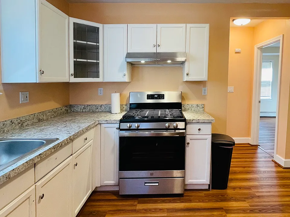 137 W Selden St #1