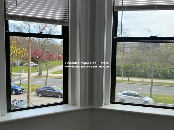 81 Park Dr, Boston, MA
