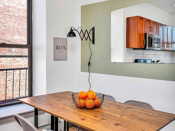 5th image of 373 Tompkins Ave #2B