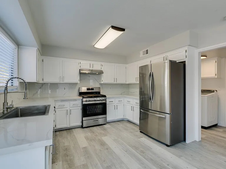 91 Trevor Dr — Photo 22