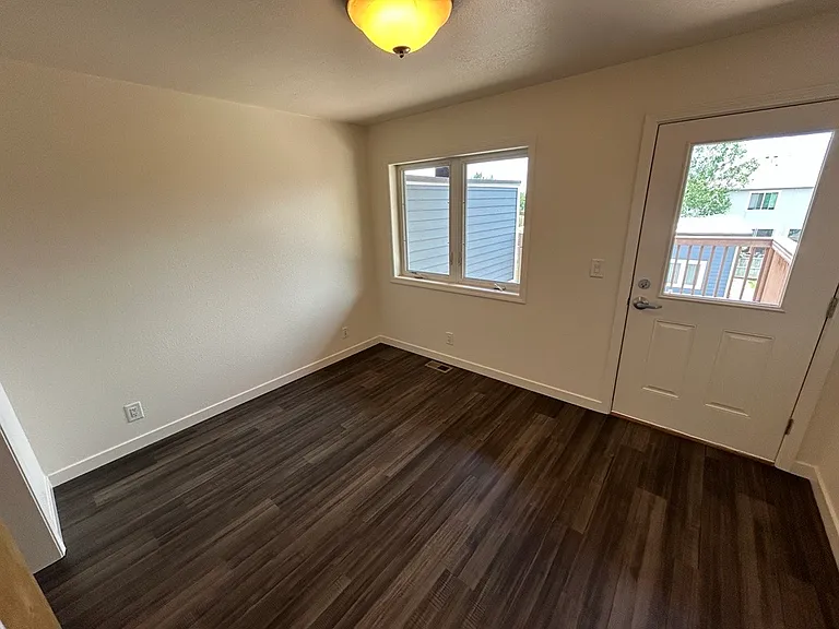 900 Avalon Ave — Photo 9