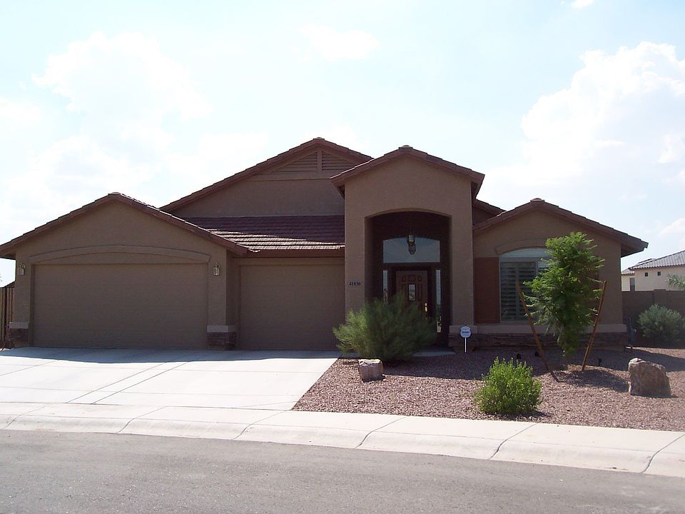 Great Curb Appeal in this Cul-de-Sac Lot