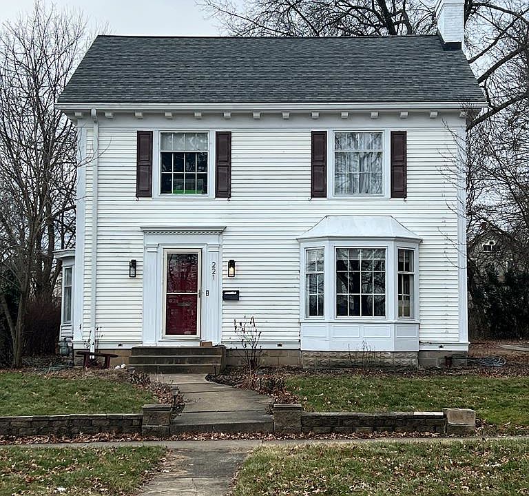1st image of 221 College Ave