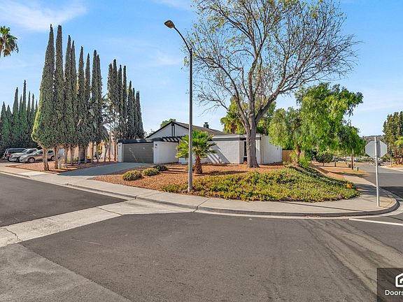 5th image of 1475 Palomar Dr