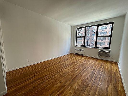 1st image of 1324 2nd Ave APT 4D