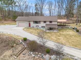 1516 W 72nd St, Newaygo, MI 49337