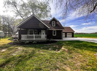 11753 N Log Cabin Ln, Mount Vernon, IL 62864