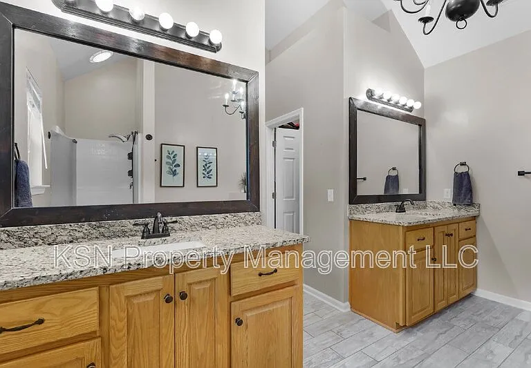 121 Tappan Zee Dr — Photo 23