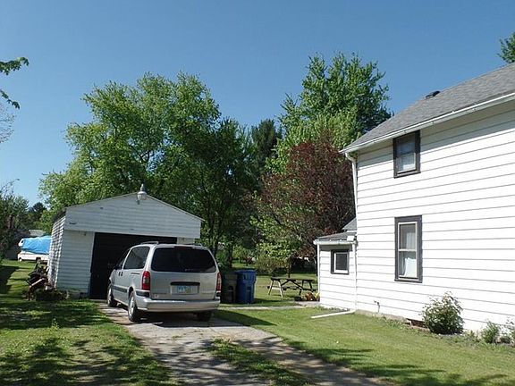 4th image of 783 Barchard St