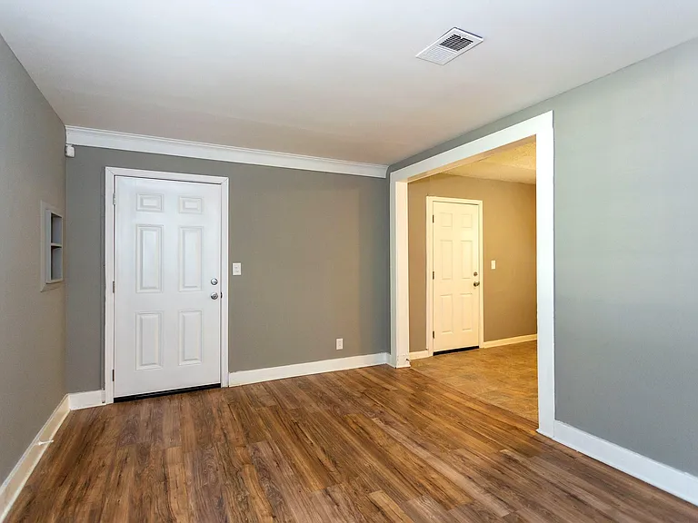 204 McCormick Ave — Photo 7