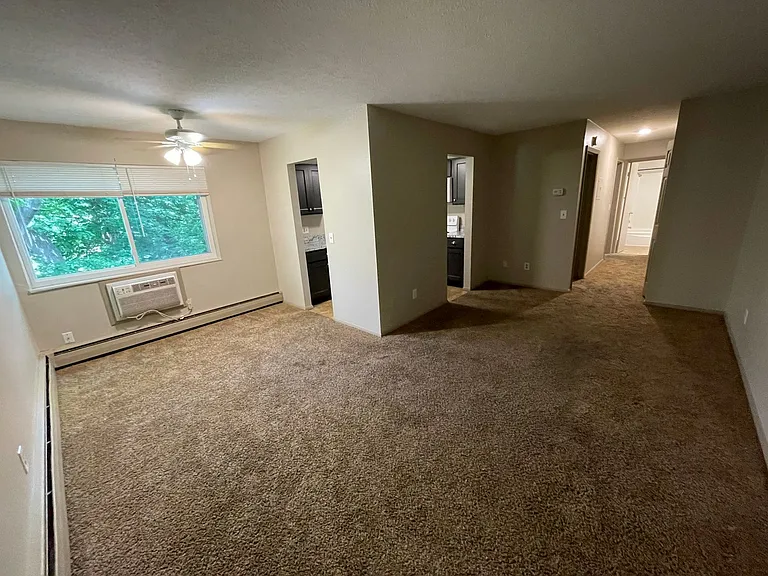 120 Riverside Ct #1-37 — Photo 1