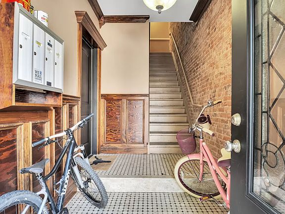 2nd image of 132 De Graw St